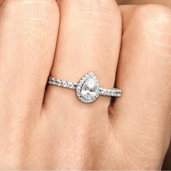 Classic Tear Drop Halo Ring 💍 - Picture 4 of 4